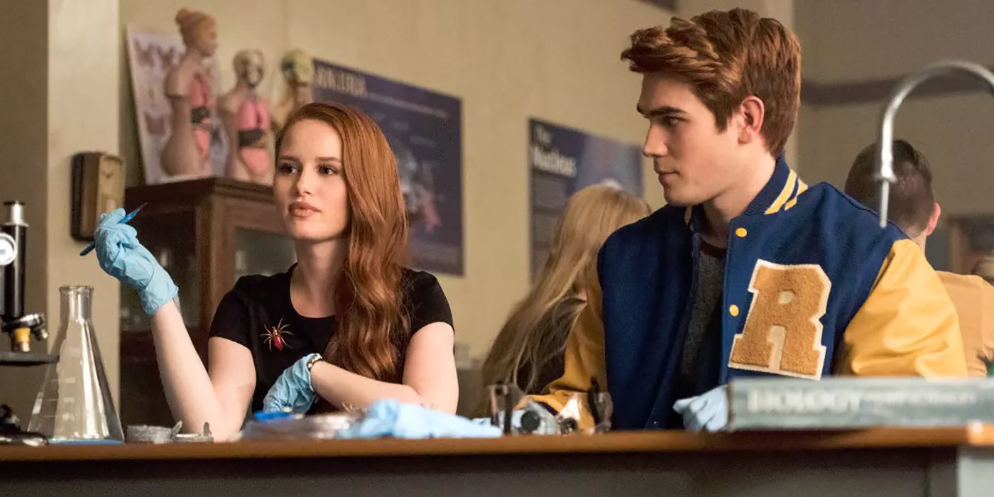Riverdale S Archie And Veronica Speculate On Who Killed