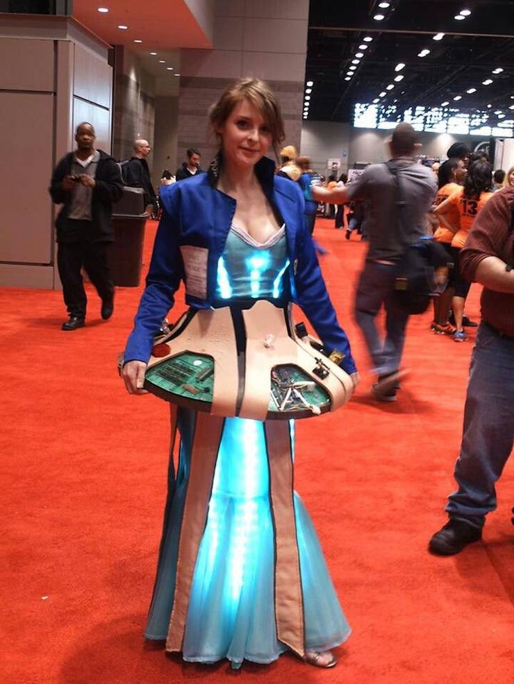 15 Characters Impossible To Cosplay But Fans Still Pulled Off!! 29 tardis cosplay