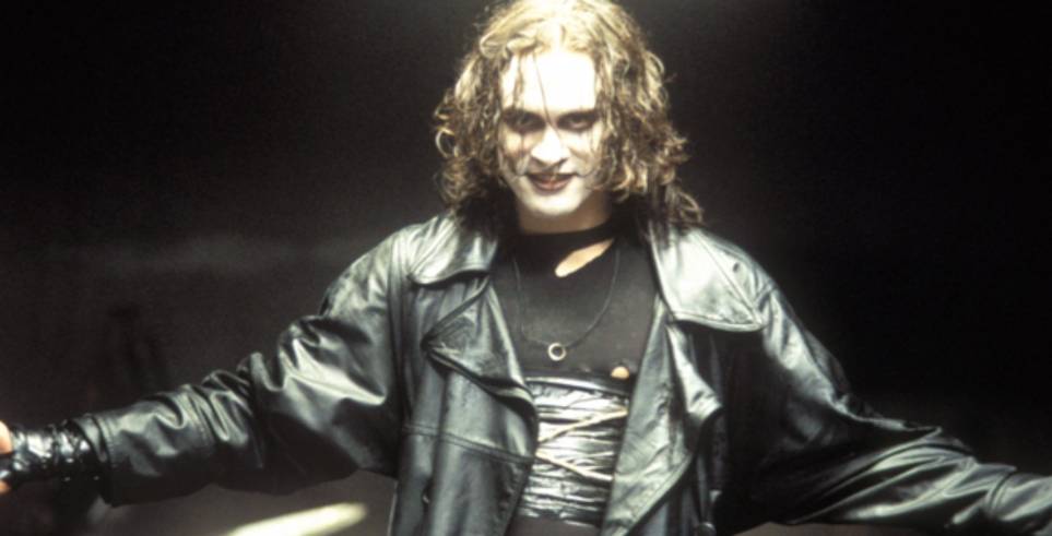 https://static3.cbrimages.com/wordpress/wp-content/uploads/2018/01/the-crow-eric-draven-brandon-lee-smiling.jpg?q=50&fit=crop&w=963&h=491&dpr=1.5 https://static3.cbrimages.com/wordpress/wp-content/uploads/2018/01/the-crow-eric-draven-brandon-lee-smiling.jpg?q=50&fit=crop&w=963&h=491&dpr=1.5