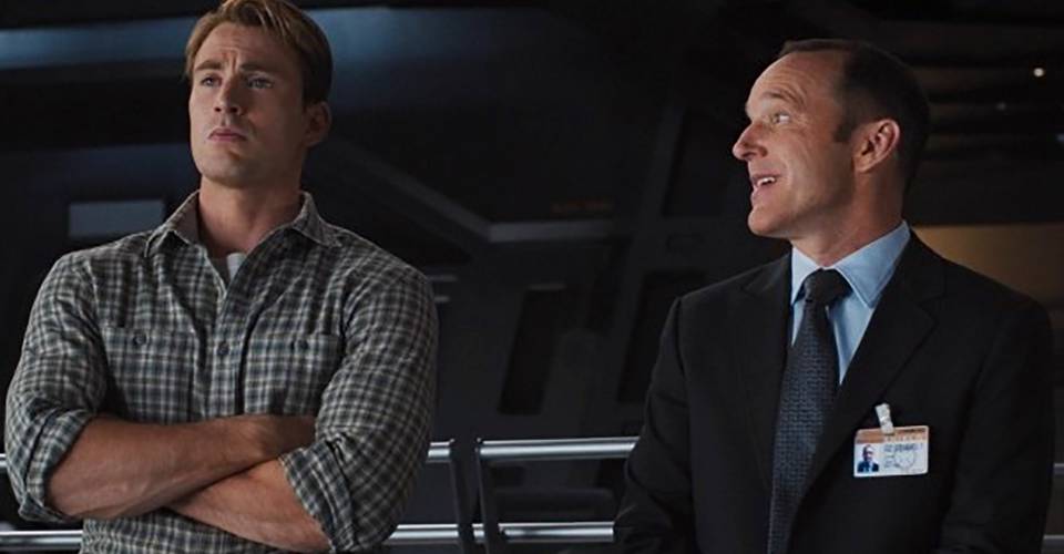 Captain Marvel Fan Has Idea to Link Coulson's Role to Avengers Movie