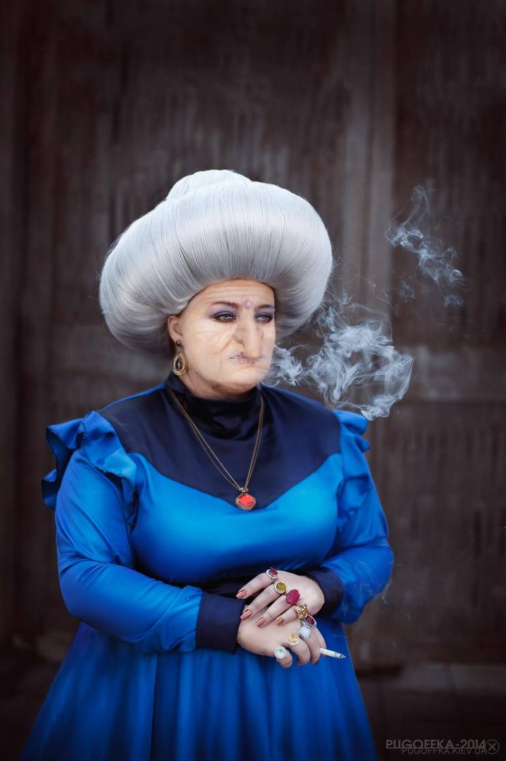 https://static3.cbrimages.com/wordpress/wp-content/uploads/2019/12/10-Yubaba-from-Spirited-Away-Cosplay.jpg?q=50&fit=crop&w=740&h=1111