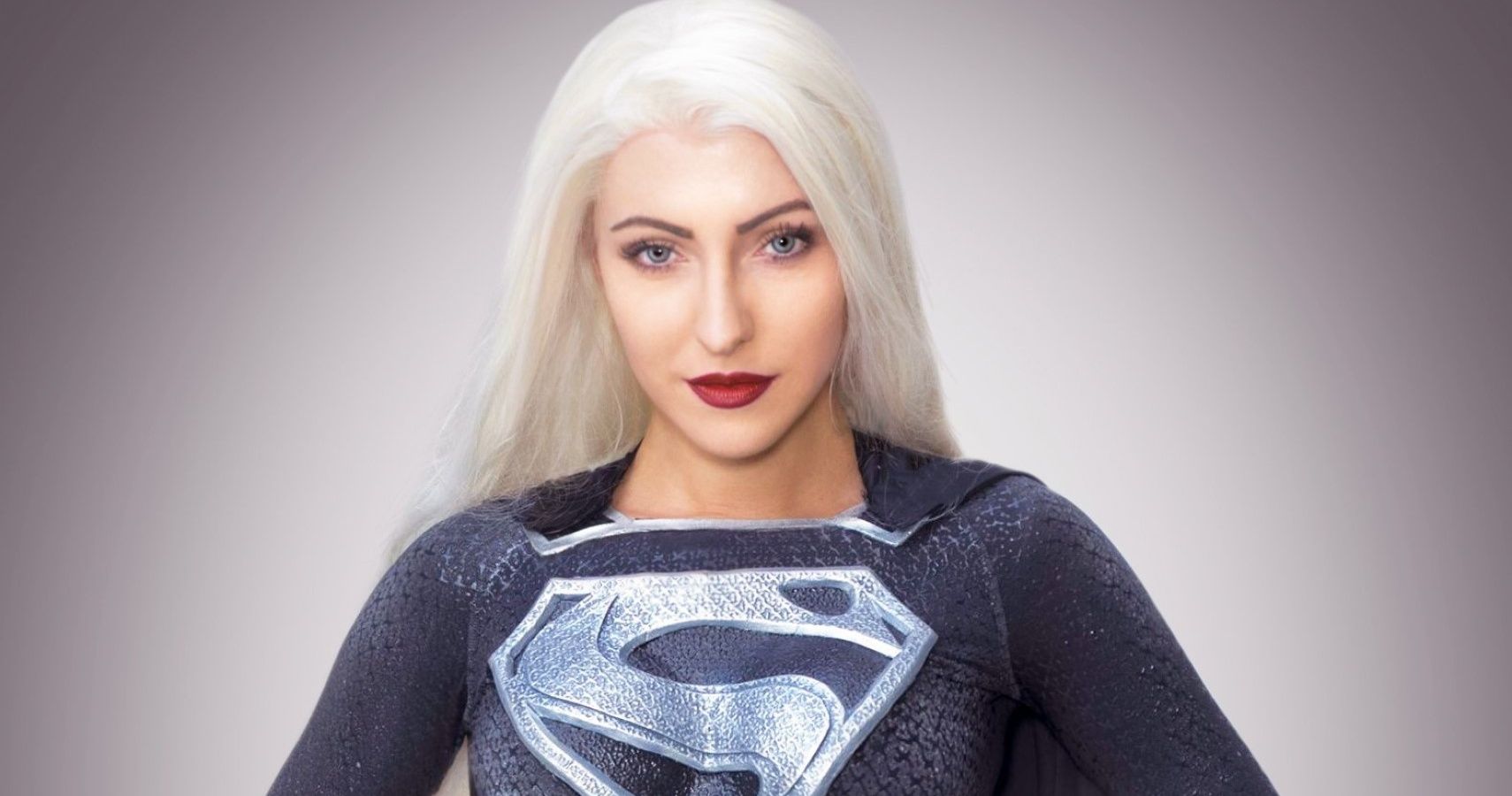 Supergirl cosplay