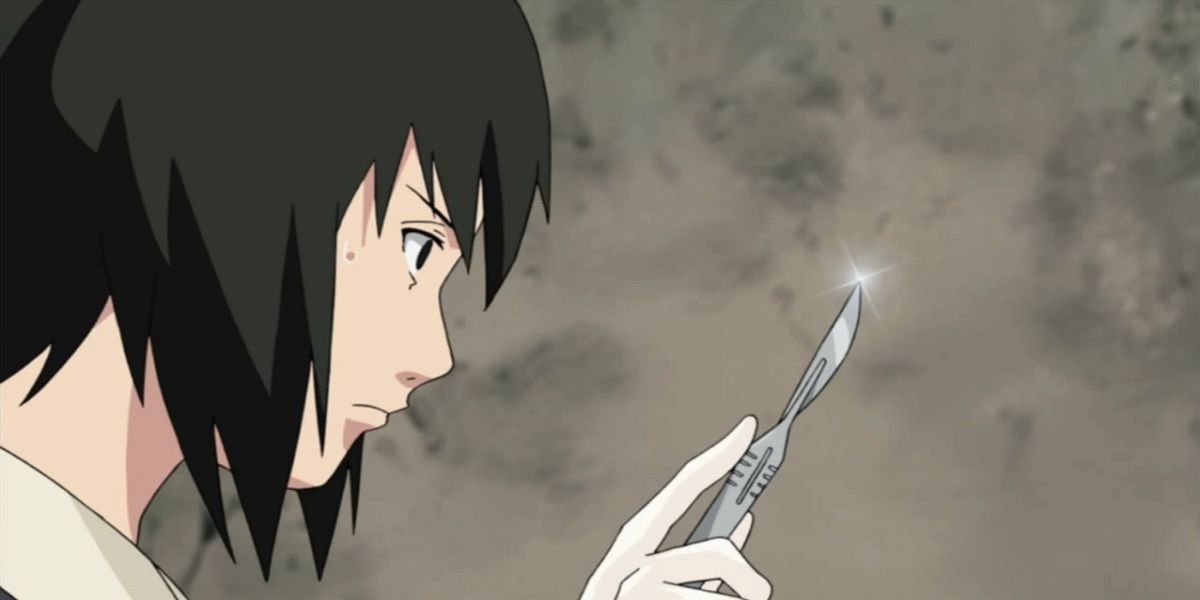 Naruto Shizune Holding A Surgical Knife