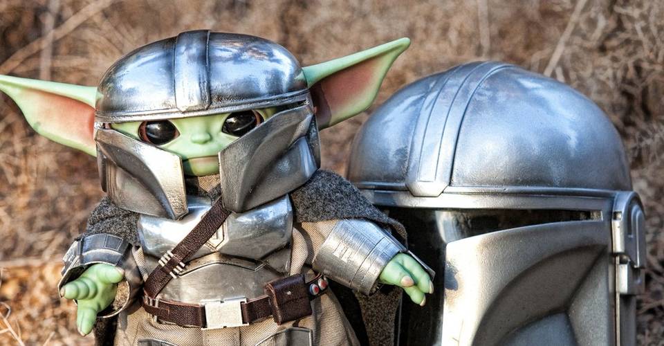 The Mandalorian Fan Gives Baby Yoda Toy Custom Beskar Armor Cbr The Mandalorian Fan Gives Baby Yoda Toy Custom Beskar Armor Cbr